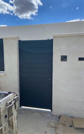 Puerta de hierro