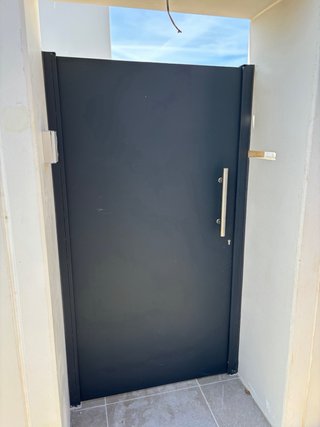Puerta de hierro