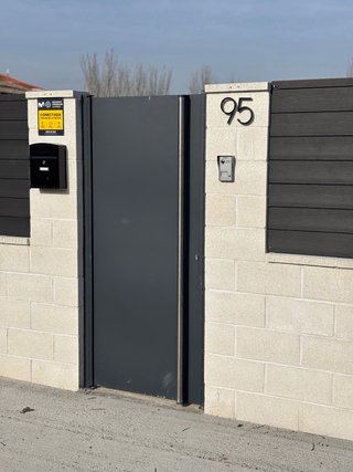 Puerta de hierro