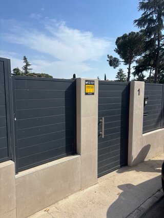 Puerta de hierro