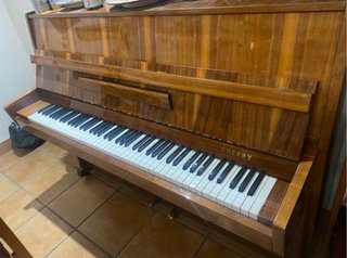 Piano de pared Cherny color nogal