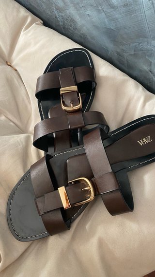 Sandalias Zara Marrón Hebilla Dorada