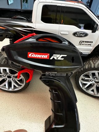 Carrera RC Ford F-150 Raptor teledirigido
