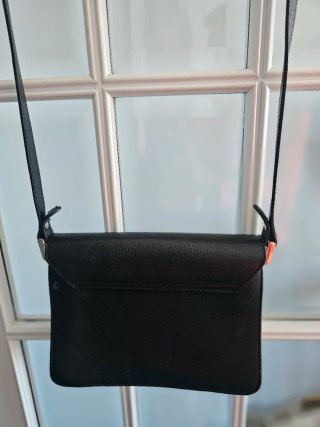 Bolso Negro Piel Massimo Dutti Dorado