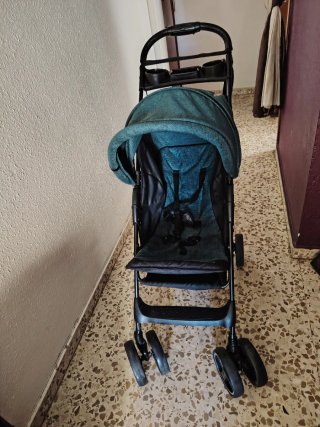 Carrito de bebé verde