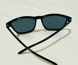 Gafas de sol montura y lentes negro 4€