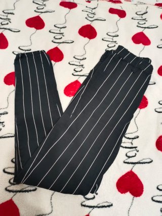 Pantalón Bershka rayas verticales negro T.XS