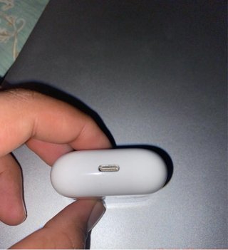 AirPods Apple Bianchi con custodia di ricarica