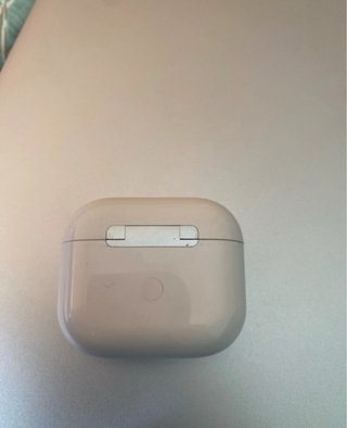 AirPods Apple Bianchi con custodia di ricarica