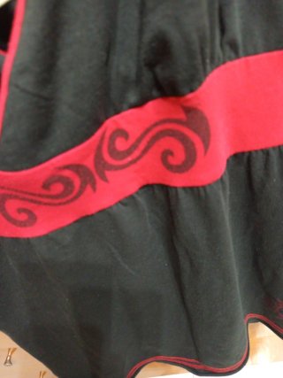 Camiseta Hippie Talla XL Negra y Roja