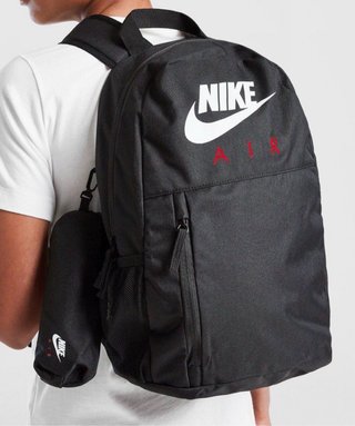 Mochila Nike negra con estuche
