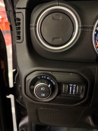 JEEP WRANGLER SAHARA 272CV!!!!