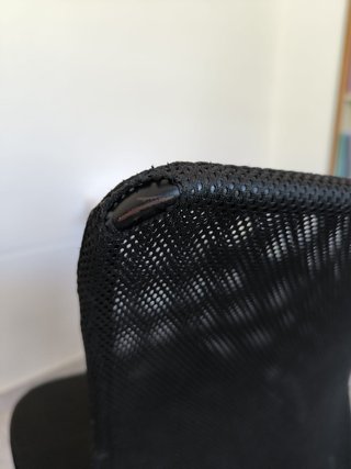 Silla de oficina negra con ruedas