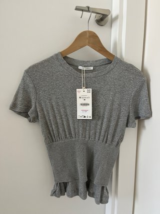 Camiseta Zara gris goma fruncida M