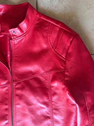 Chaqueta motero cuero sintético roja