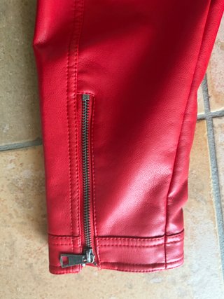 Chaqueta motero cuero sintético roja