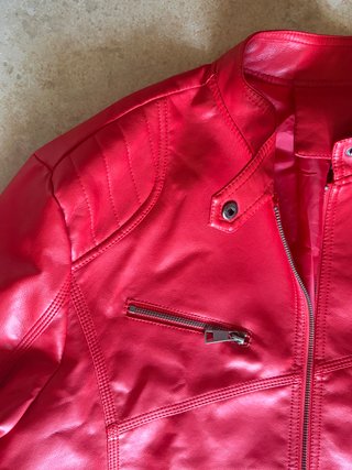 Chaqueta motero cuero sintético roja