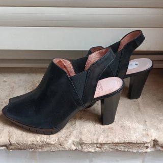 Botines Wonders abiertos piel negros talla36