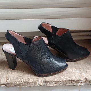 Botines Wonders abiertos piel negros talla36