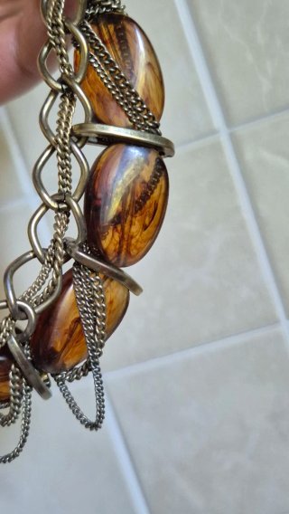 Collana con pietre color ambra e oro