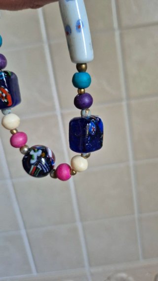 Collana colorata perline e ciondoli