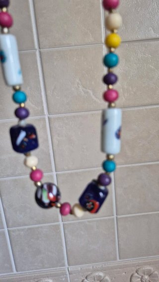 Collana colorata perline e ciondoli