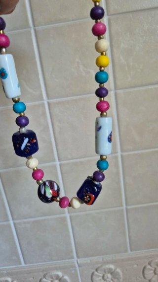 Collana colorata perline e ciondoli