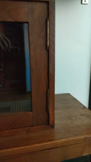 Mueble vitrina antigua de madera 3 pisos