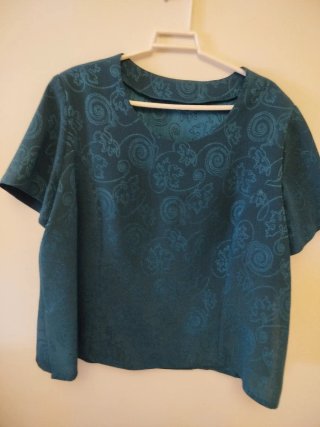 Traje elegante verde azulado