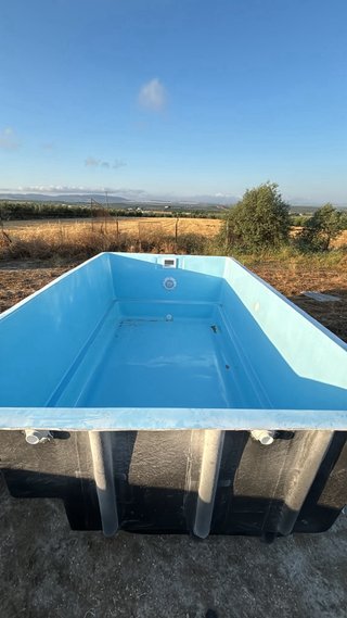 Piscina de fibra de vidrio azul