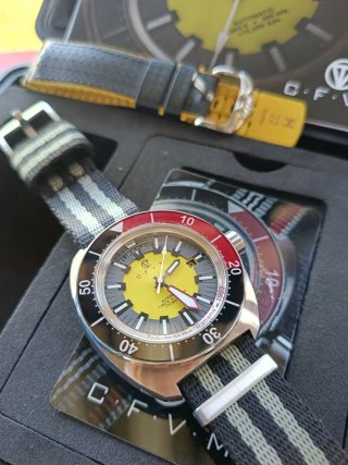 Crepas Banana 500 metri Automatic Diver Watch