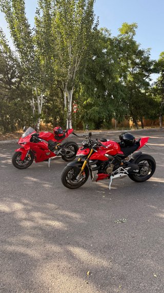 Ducati Streetfighter V4S Roja y Dorada