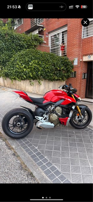 Ducati Streetfighter V4S Roja y Dorada