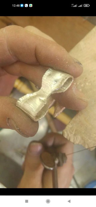 Busco empleo de orfebrería,trabajando a mano