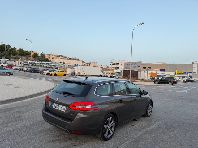 PEUGEOT 308 FAMILIAR 1.6 HDi 120CV ALLURE