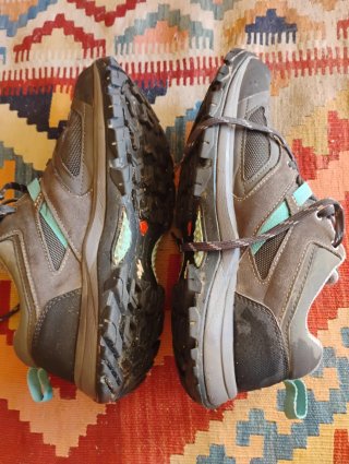 Zapatillas campo y ciudad grises