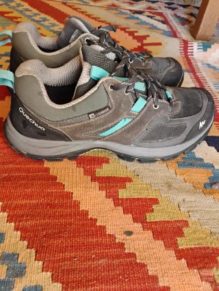 Zapatillas campo y ciudad grises