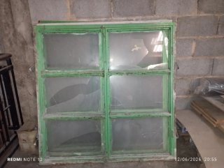 Ventana de hierro verde