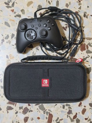 Mando Hori Switch + Funda Nintendo