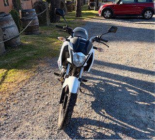 Honda CB125F Blanca
