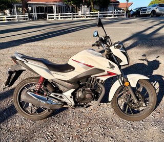 Honda CB125F Blanca