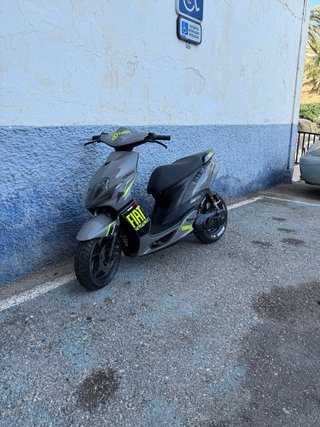 Yamaha Jog RR gris