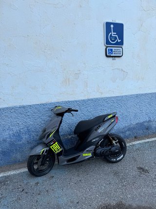 Yamaha Jog RR gris