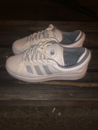 Zapatillas Adidas Blancas y Grises
