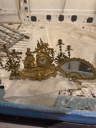 Conjunto antiguo bronce: reloj y candelabros