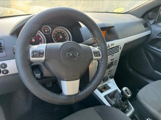 Opel Astra GTC Coupé