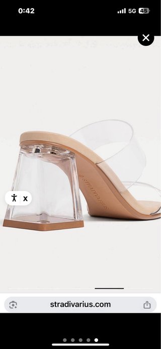 Sandalias Stradivarius tacón transparente beige