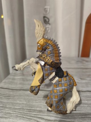 Caballo y caballero medieval