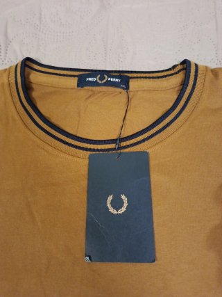 Camiseta Fred Perry manga larga amarilla