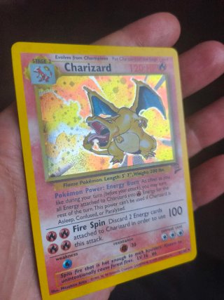 Carta Pokémon Charizard Base Set 1999